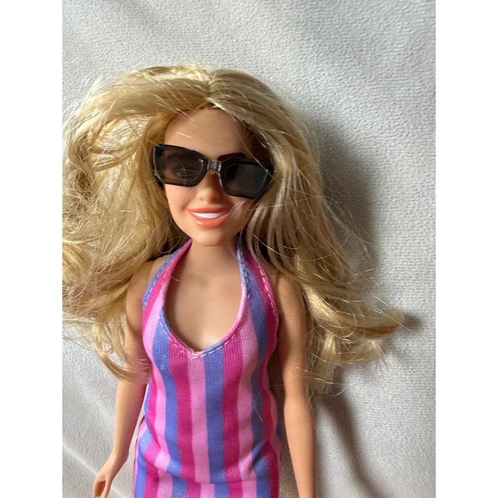 Addison Rae Fashion Doll Beach Trendsetting Style Contains 11 Doll
